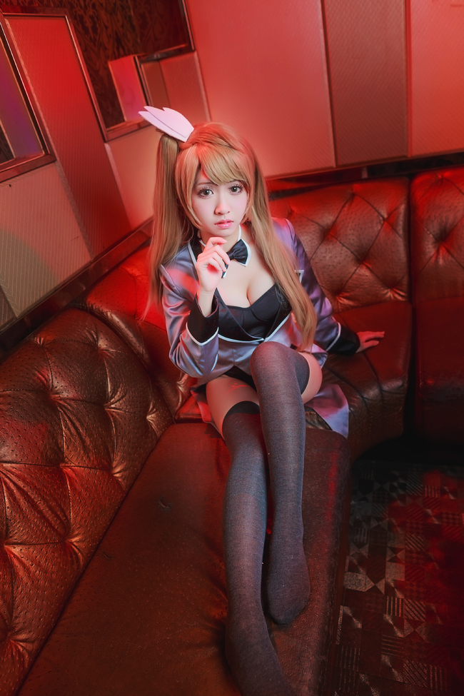 busty-casinogirl-minamikotori-cosplay-6