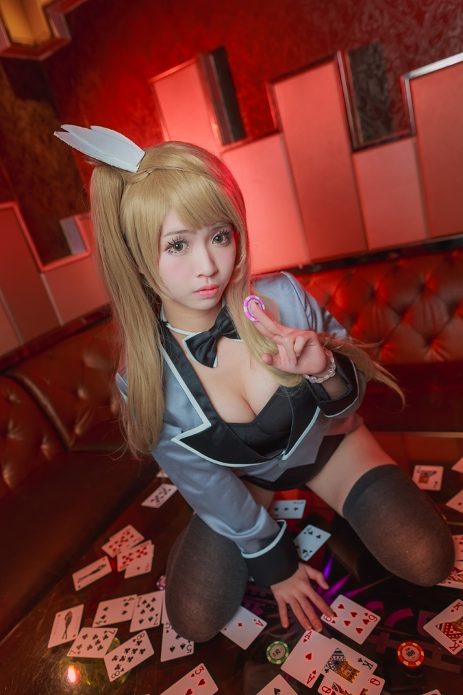 busty-casinogirl-minamikotori-cosplay-8